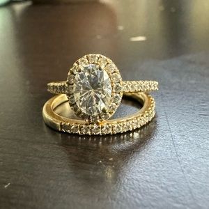 Luxurious 2ct Moissanite and Diamond Bridal Ring Set in Gold